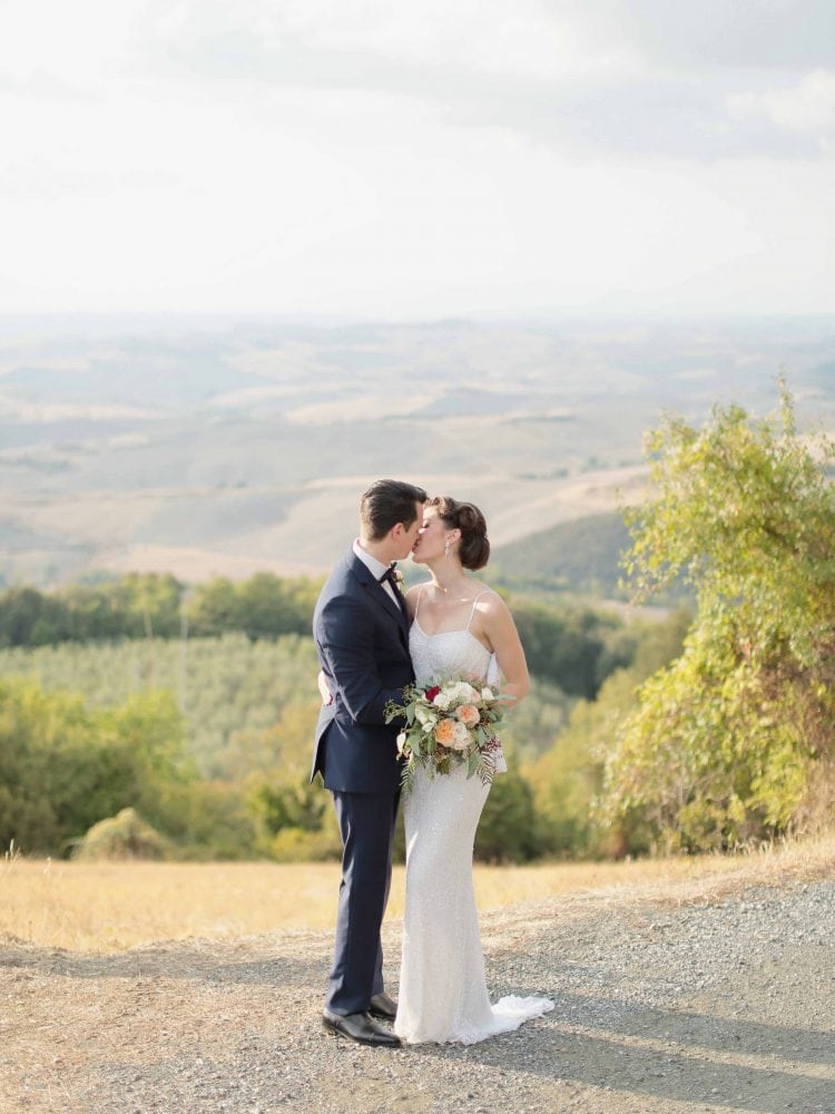 the kiss in the countryside