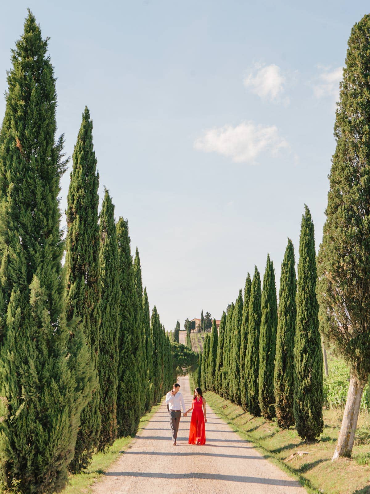 engagement photos in tuscany