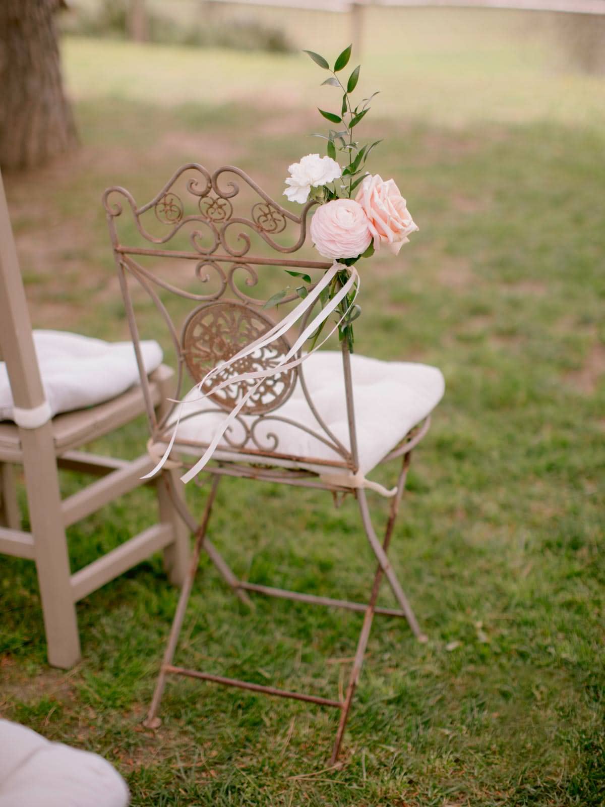 flower setting for a ceremony outdoor in Tuscany