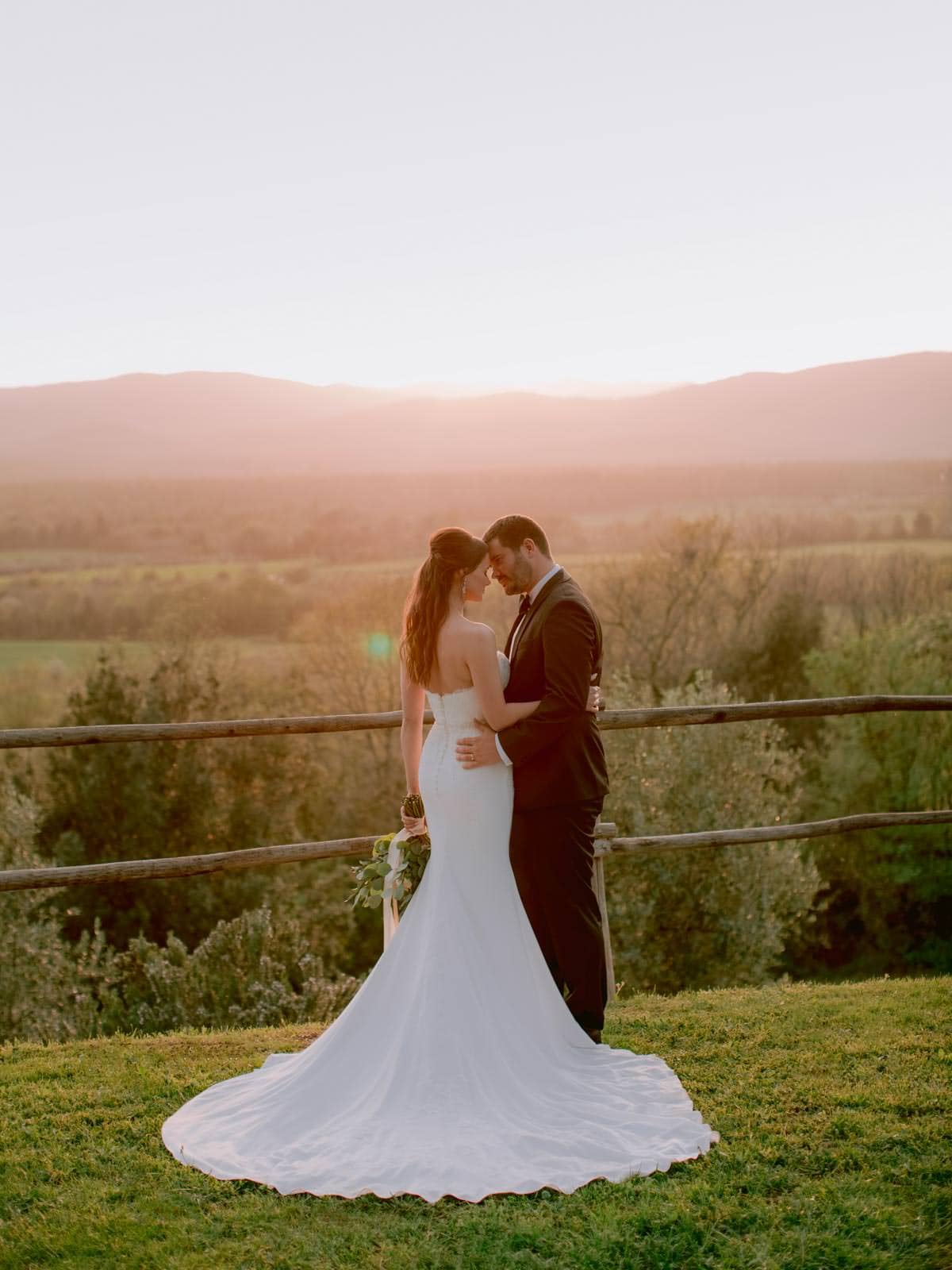 sunset wedding photos in Tuscany
