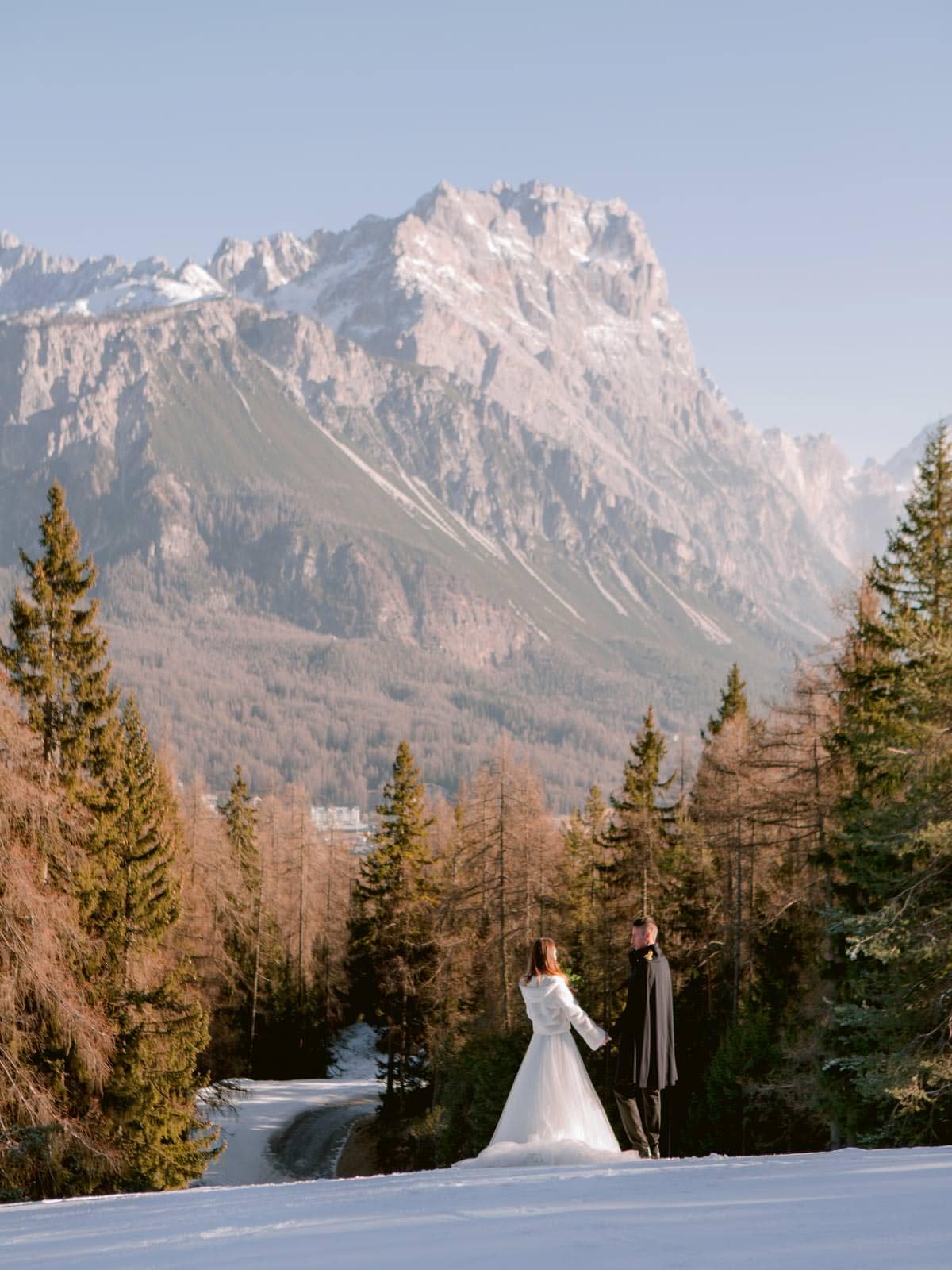 wedding photographer italy for your winter wedding on the snow