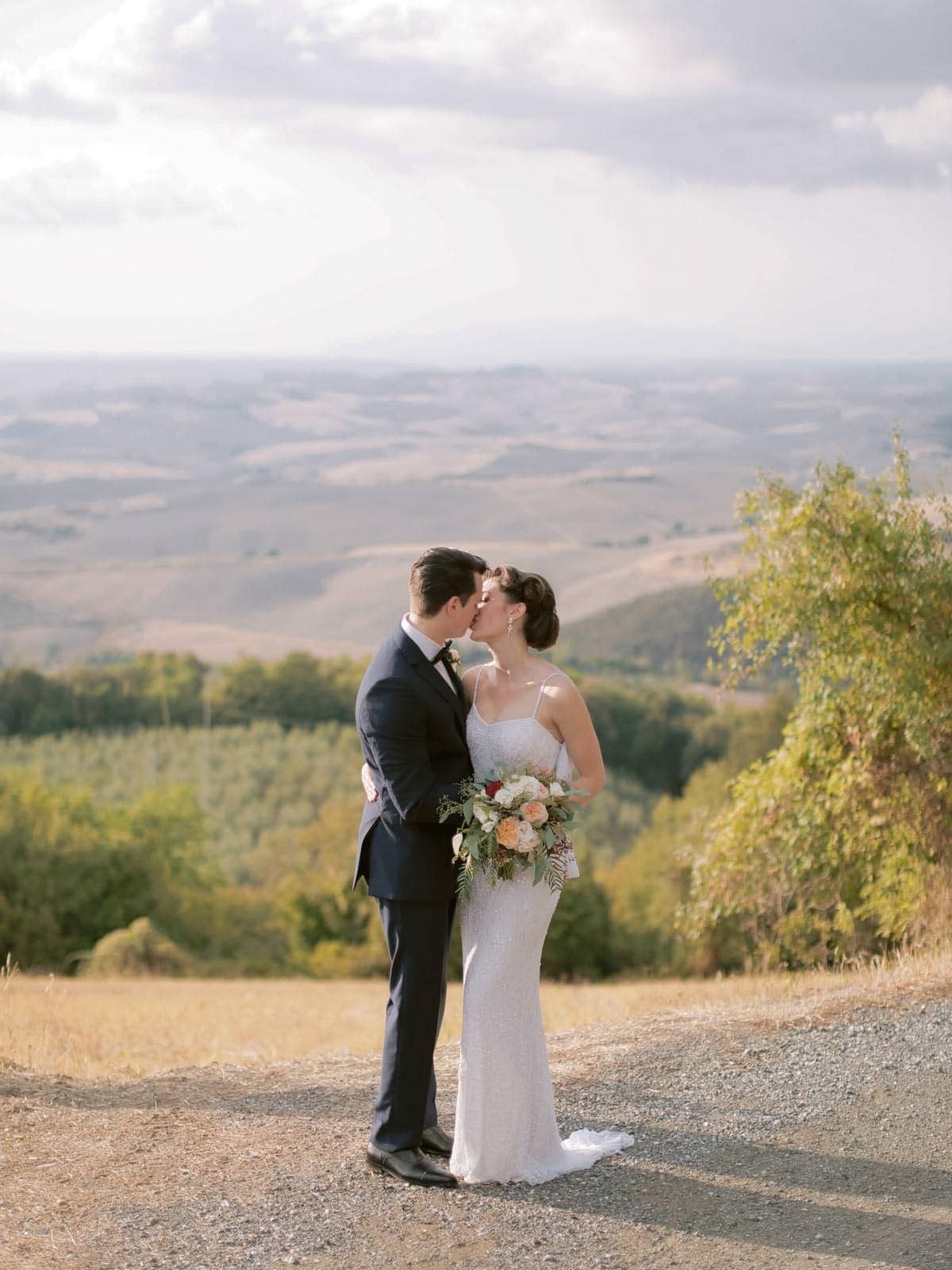 the kiss in the countryside
