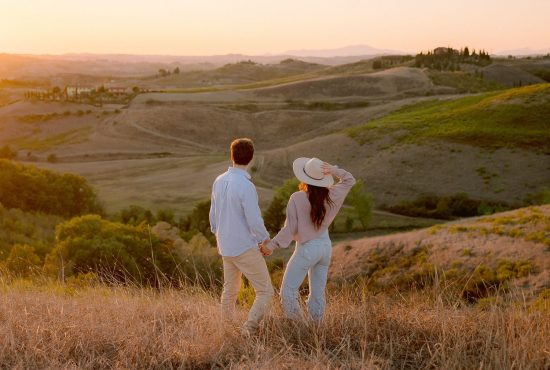 Discover the perfect outfits for capturing breathtaking pictures amid the stunning landscapes of Tuscany